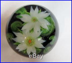1987 STEVEN LUNDBERG Studios WHITE WATERLILY w LILY PADS PAPERWEIGHT 082615