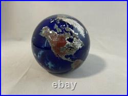 1991 Lundberg Studios Art Glass Earth Globe Paperweight 3.68