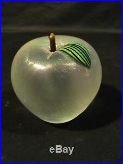 Beautiful Signed Orient & Flume Art Glass Apple Paperweight