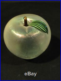 Beautiful Signed Orient & Flume Art Glass Apple Paperweight