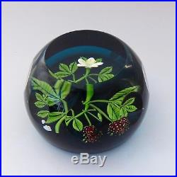 Caithness Glass (Manson) LE Strawberry 1992 paperweight + box / presse papiers