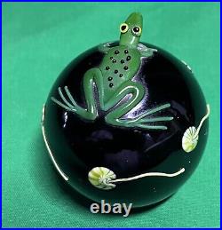 Correia Frog & Water Lillies Paperweight 91