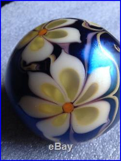 Early 1977 ORIENT & FLUME Art Glass Blue Iridescent with Flowers & Vines Signed