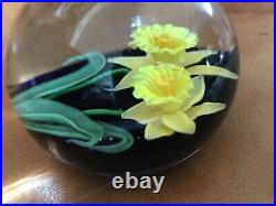 LARGE Gorgeous STEVEN LUNDBERG Double DAFFODIL Blue Ground GLASS Art PAPERWEIGHT