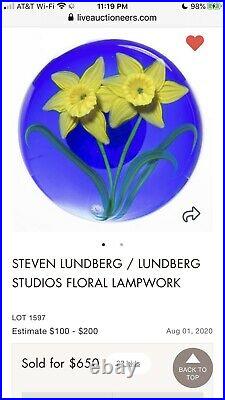 LARGE Gorgeous STEVEN LUNDBERG Double DAFFODIL Blue Ground GLASS Art PAPERWEIGHT