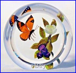 LARGE Victor TRABUCCO Monarch BUTTERFLY and BERRIES Art Glass PAPERWEIGHT