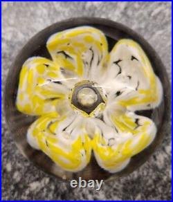 Lampwork Yellow Daffodil Blown Glass Intricate Paperweight 3.25 Authenticated