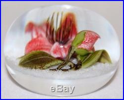 Large STUNNING Victor TRABUCCO LILY On WHITE Ground Art Glass PAPERWEIGHT
