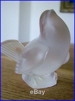 Signed Lalique Crystal Art Glass Bird Sparrow Paperweight Moineau Moqueur Nr