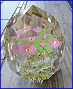 Vintage Bohemian Art Glass Faceted Marguerite Like Flowers & Fern Paperweight