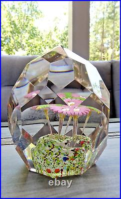 Vintage Bohemian Art Glass Faceted Marguerite Like Flowers & Fern Paperweight